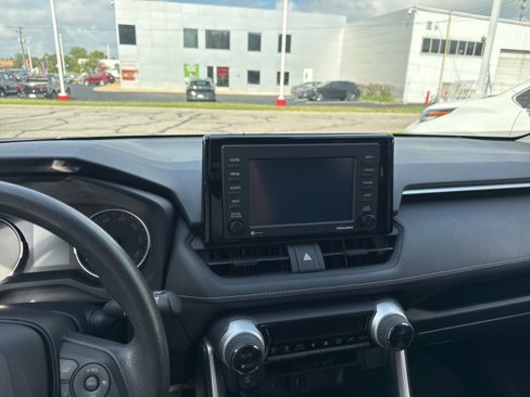 Used 2022 Toyota RAV4 LE image 16