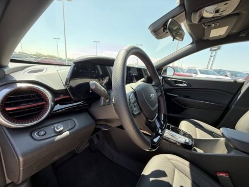 New 2025 Chevrolet Trax RS image 17