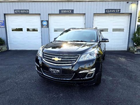 Used 2016 Chevrolet Traverse LT image 2
