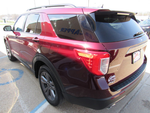 Used 2022 Ford Explorer XLT w/ Equipment Group 202A image 7