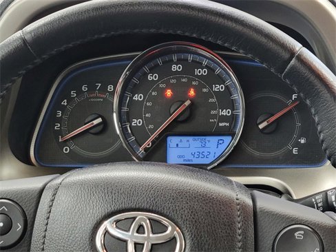 Used 2015 Toyota RAV4 Limited image 30