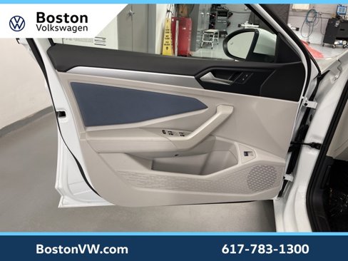 Used 2025 Volkswagen Jetta SE image 20
