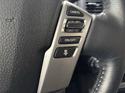 Used 2022 Nissan Titan SV w/ SV Convenience Package image 15
