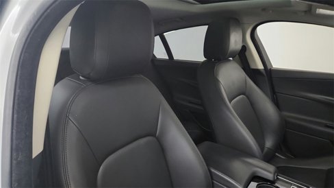 Used 2017 Jaguar XE Premium image 10