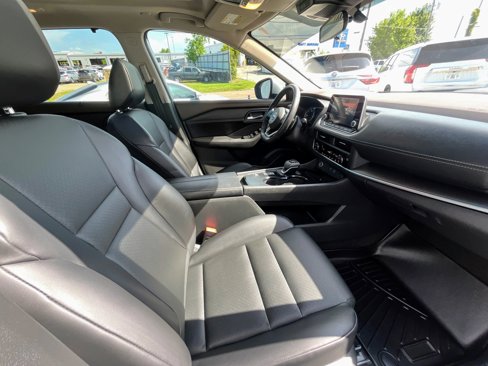 Used 2023 Nissan Rogue SV w/ SV Premium B Package image 11