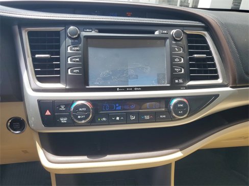 Used 2016 Toyota Highlander XLE image 15