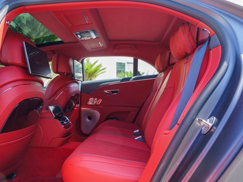 Used 2024 Bentley Flying Spur V8 image 14