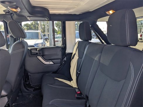 Used 2015 Jeep Wrangler Unlimited Sahara image 13