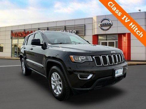 Used 2021 Jeep Grand Cherokee Laredo image 1