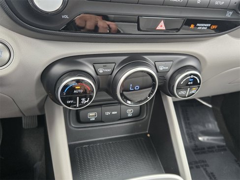 Certified 2025 Hyundai Venue SEL image 23