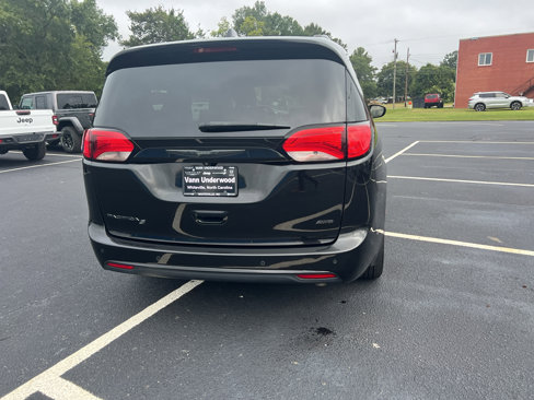 Certified 2020 Chrysler Pacifica Touring-L w/ Advanced Safetytec Group image 5