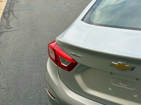 Used 2017 Chevrolet Cruze LS image 4