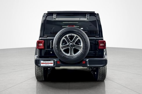 Used 2019 Jeep Wrangler Unlimited Sahara image 4