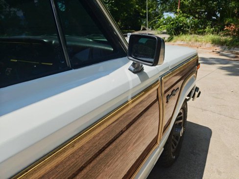 Used 1989 Jeep Grand Wagoneer image 11