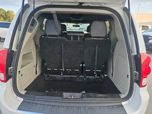 Used 2017 Dodge Grand Caravan SXT w/ Rear Park Assist Package image 7