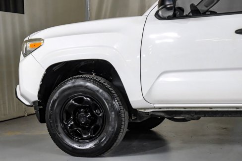 Used 2018 Toyota Tacoma SR image 12