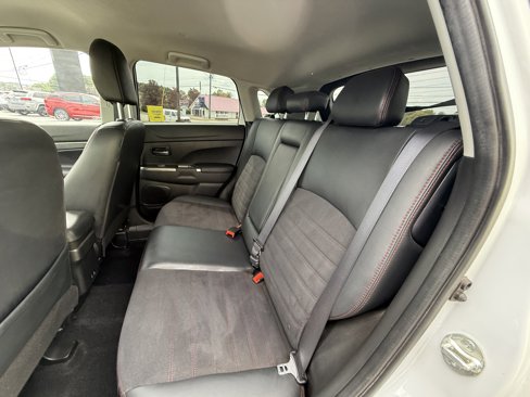 Used 2023 Mitsubishi Outlander Sport SE image 32