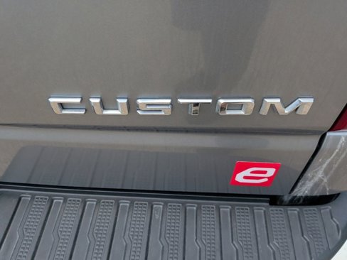 Used 2023 Chevrolet Silverado 1500 Custom image 7