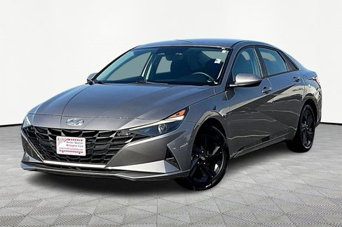 Used 2022 Hyundai Elantra SEL image 2