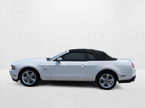 Used 2010 Ford Mustang GT Premium image 9