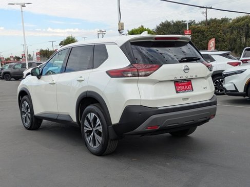 Used 2021 Nissan Rogue SV image 11