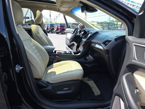 Used 2019 Ford Edge SEL image 35