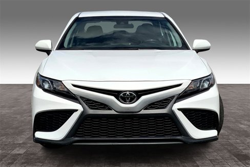 Used 2021 Toyota Camry SE image 4