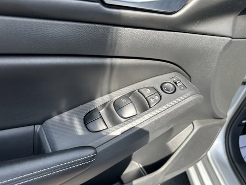 Used 2024 Nissan Altima 2.5 SV image 9
