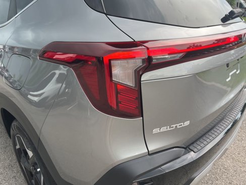Used 2024 Kia Seltos EX image 12