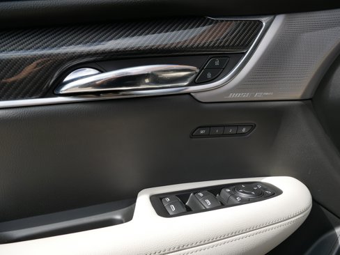 Used 2021 Cadillac XT6 Sport w/ LPO, Floor Liner Package image 9
