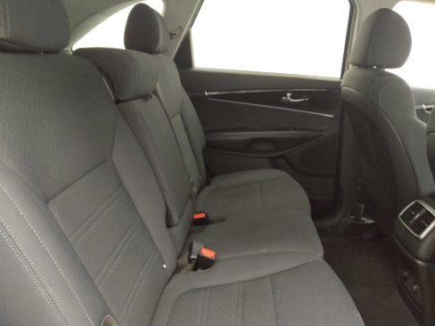 Used 2019 Kia Sorento S image 19
