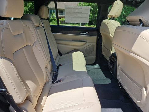 New 2025 Jeep Grand Cherokee L Limited w/ Luxury Tech Group II image 17