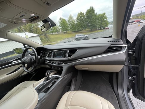Used 2019 Buick Enclave Essence image 10