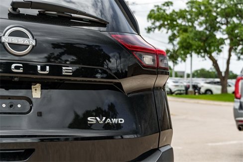 Used 2023 Nissan Rogue SV image 8