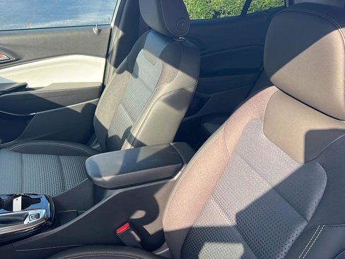 New 2025 Chevrolet Trax LT w/ Driver Confidence Package image 28