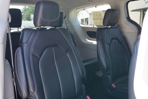 Used 2022 Chrysler Pacifica Touring-L image 28