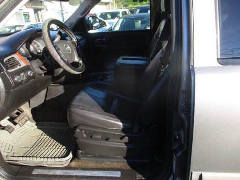 Used 2008 Chevrolet Suburban LT w/ LT Preferred Equipment Group image 6