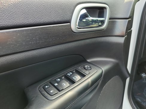 Used 2018 Jeep Grand Cherokee Laredo image 18