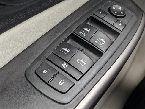 Used 2021 Jeep Cherokee Latitude Lux w/ Comfort/Convenience Group image 22