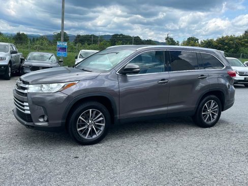 Used 2019 Toyota Highlander XLE image 4