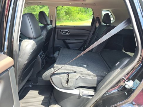 Used 2021 Nissan Rogue SV w/ Premium Package image 27