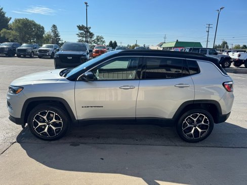 Used 2025 Jeep Compass Limited image 6