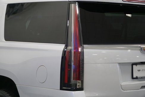Used 2020 Cadillac Escalade ESV Luxury w/ LPO, Radiant Package image 4
