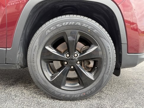 Used 2019 Jeep Cherokee Latitude Plus image 12