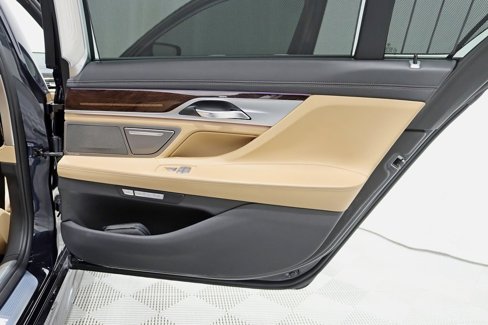 Used 2016 BMW 750i xDrive image 39