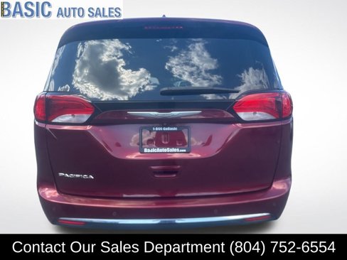 Used 2017 Chrysler Pacifica Touring-L image 7