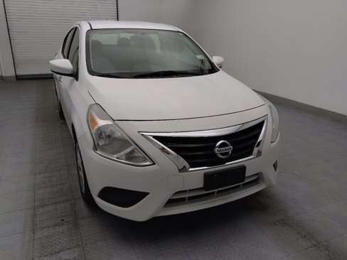 Used 2015 Nissan Versa SV image 14