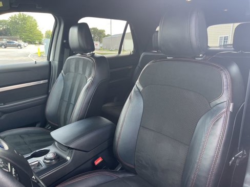 Used 2018 Ford Explorer XLT w/ Equipment Group 202A image 12