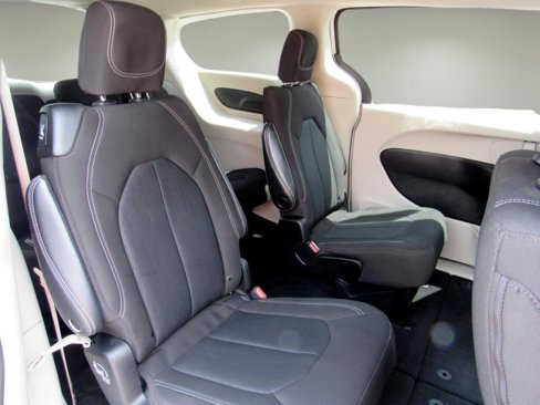 Used 2022 Chrysler Voyager LX image 31