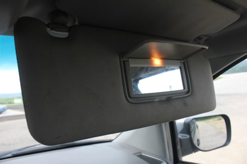 Used 2004 Nissan Armada LE w/ (SR2) Sunroof Pkg (LE) image 24